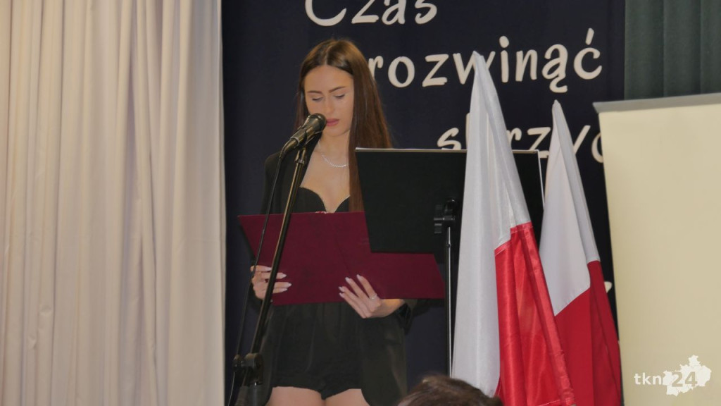 Maturzyści mają już wakacje. Szkoły ich uroczyście pożegnały [fotorelacja]