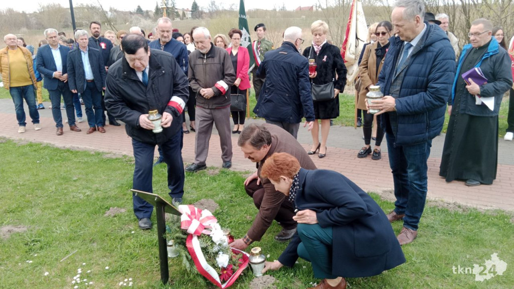 Władze gminy upamiętniły ofiary zbrodni katyńskiej [wideo, zdjęcia]