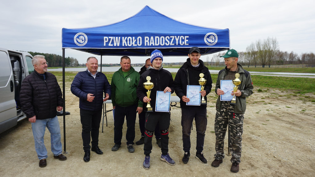 Rywalizowali o Puchar Burmistrza Miasta i Gminy Radoszyce. Zawody wędkarskie nad zalewem Antoniów [zdjęcia]
