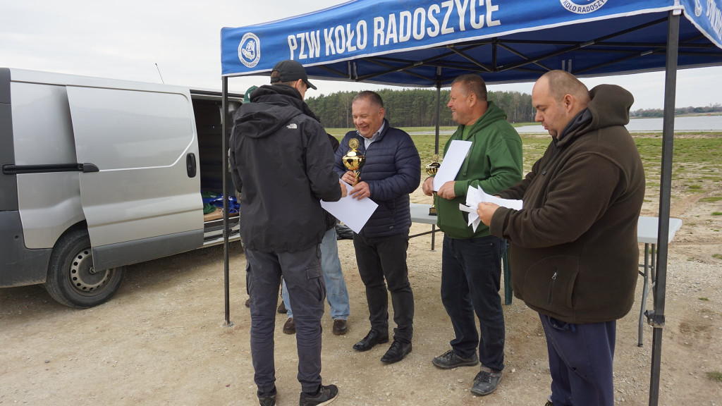 Rywalizowali o Puchar Burmistrza Miasta i Gminy Radoszyce. Zawody wędkarskie nad zalewem Antoniów [zdjęcia]