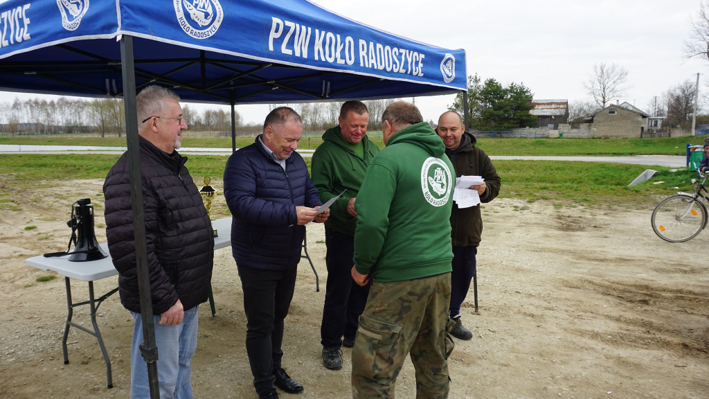 Rywalizowali o Puchar Burmistrza Miasta i Gminy Radoszyce. Zawody wędkarskie nad zalewem Antoniów [zdjęcia]