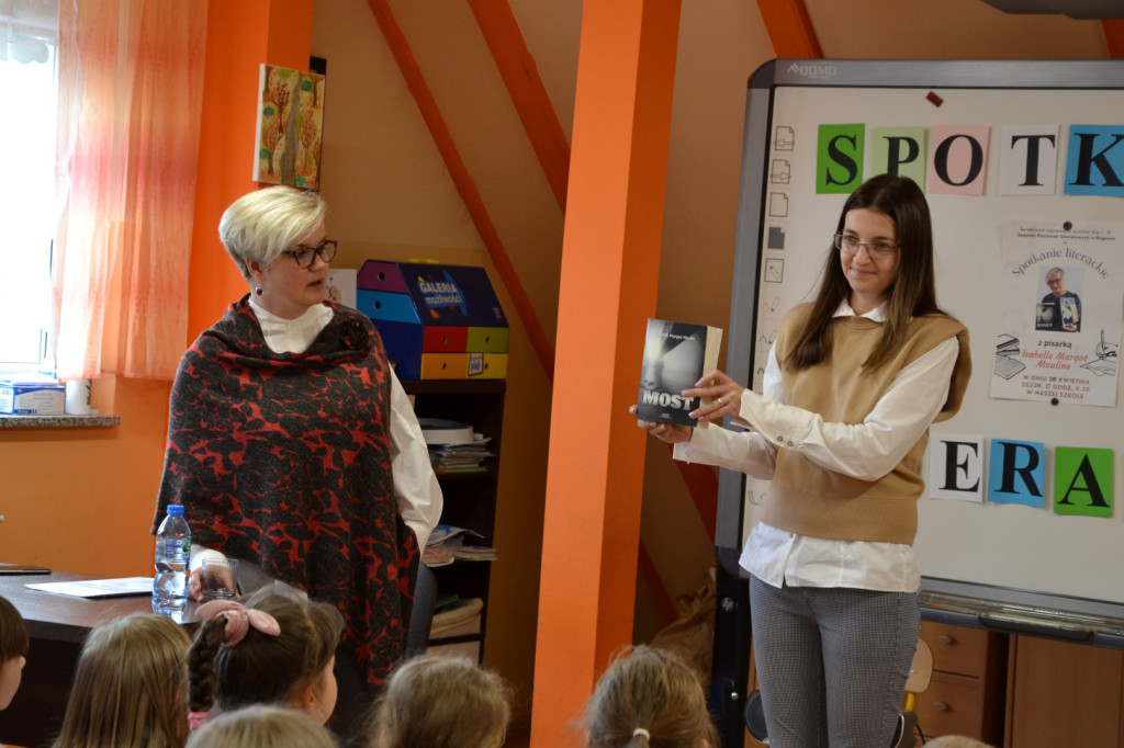 Pisarka Isabelle Margot Moulin odwiedziła szkołę w Rogowie [zdjęcia]