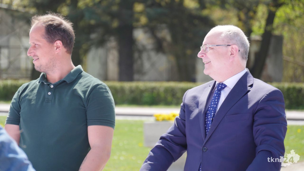 Rozwinęli dwudziestometrową flagę Polski! Dzień Flagi w Końskich [wideo, zdjęcia]