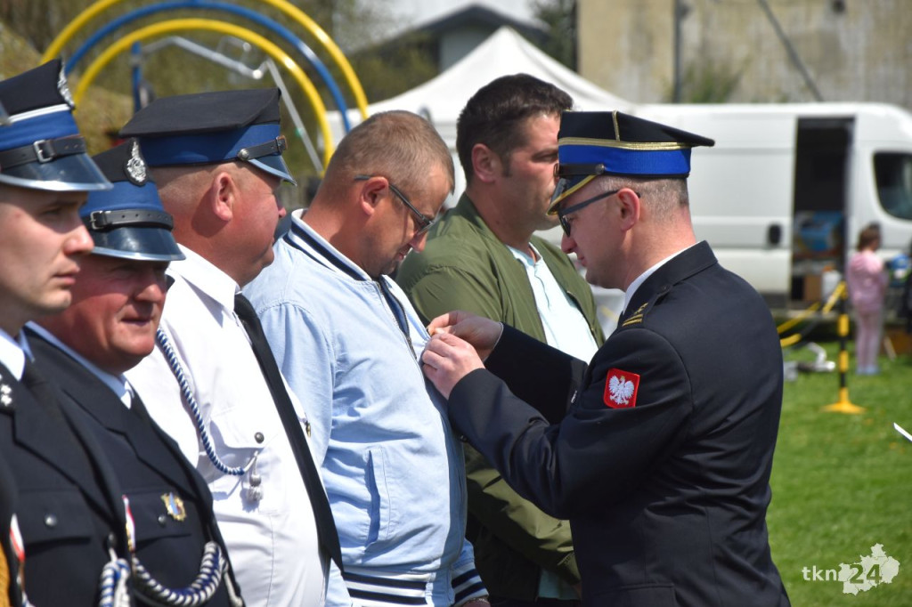 Zbierali pieniądze na pomoc dla Kacperka. Dzień Strażaka w Mninie [fotorelacja]