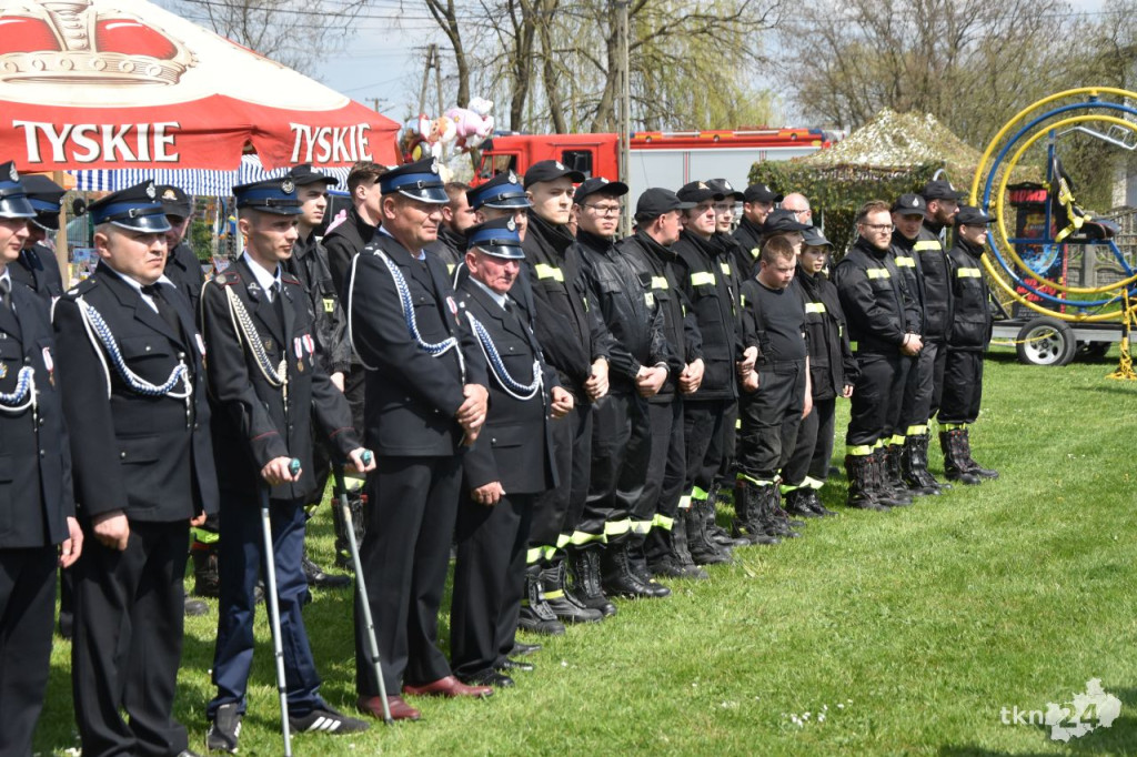 Zbierali pieniądze na pomoc dla Kacperka. Dzień Strażaka w Mninie [fotorelacja]