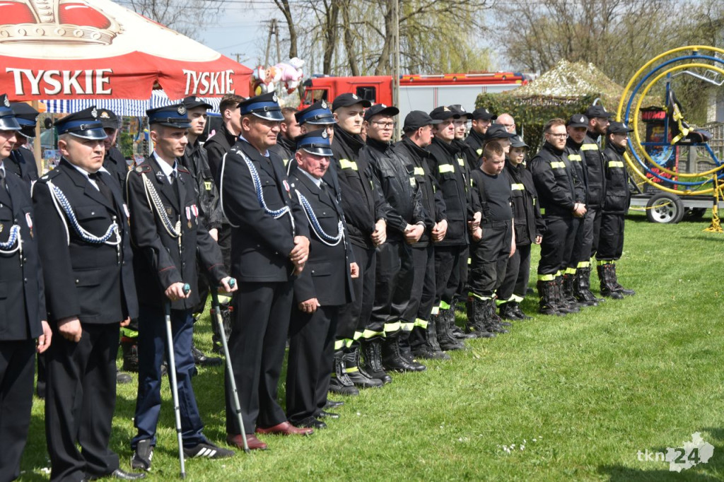 Zbierali pieniądze na pomoc dla Kacperka. Dzień Strażaka w Mninie [fotorelacja]
