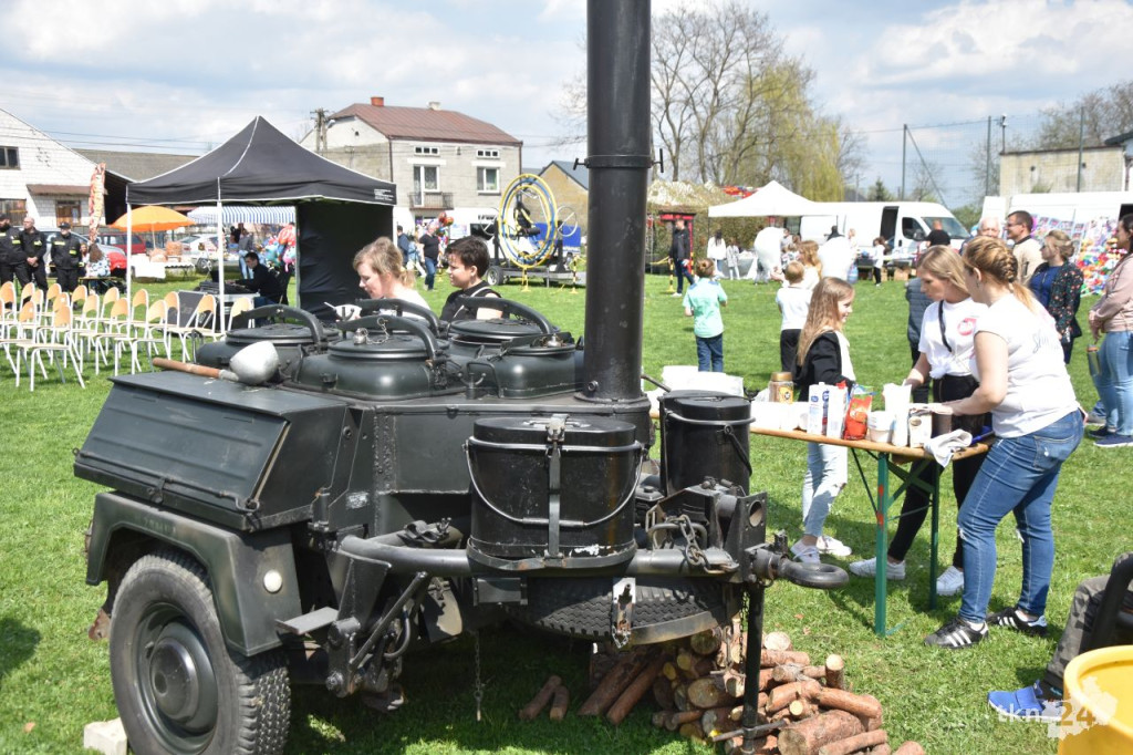 Zbierali pieniądze na pomoc dla Kacperka. Dzień Strażaka w Mninie [fotorelacja]