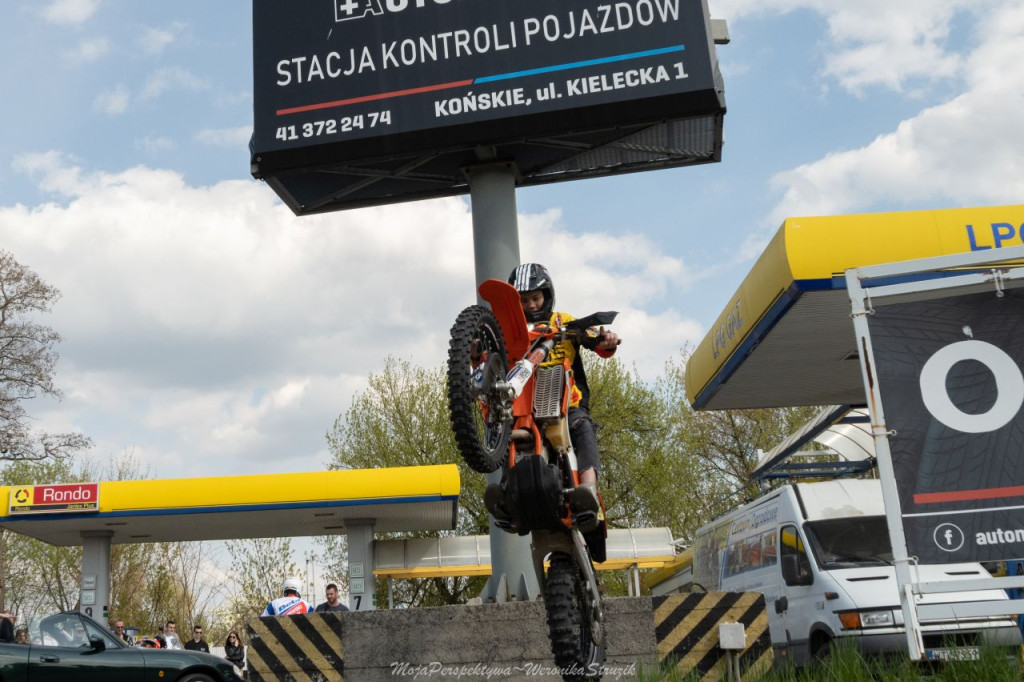 Zbierali pieniądze dla braci Broniewskich! Spot motoryzacyjny w Końskich [zdjęcia, wideo]