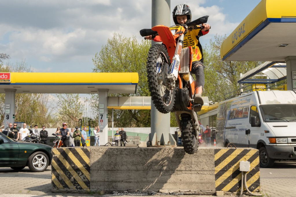 Zbierali pieniądze dla braci Broniewskich! Spot motoryzacyjny w Końskich [zdjęcia, wideo]