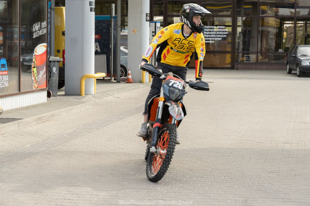 Zbierali pieniądze dla braci Broniewskich! Spot motoryzacyjny w Końskich [zdjęcia, wideo]