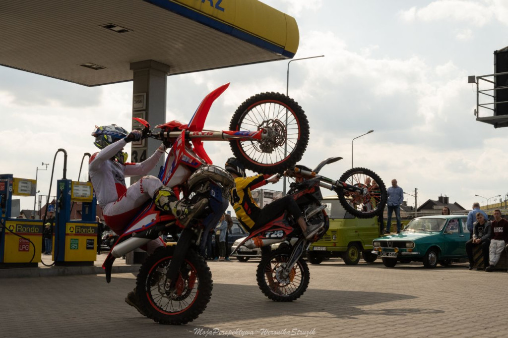 Zbierali pieniądze dla braci Broniewskich! Spot motoryzacyjny w Końskich [zdjęcia, wideo]