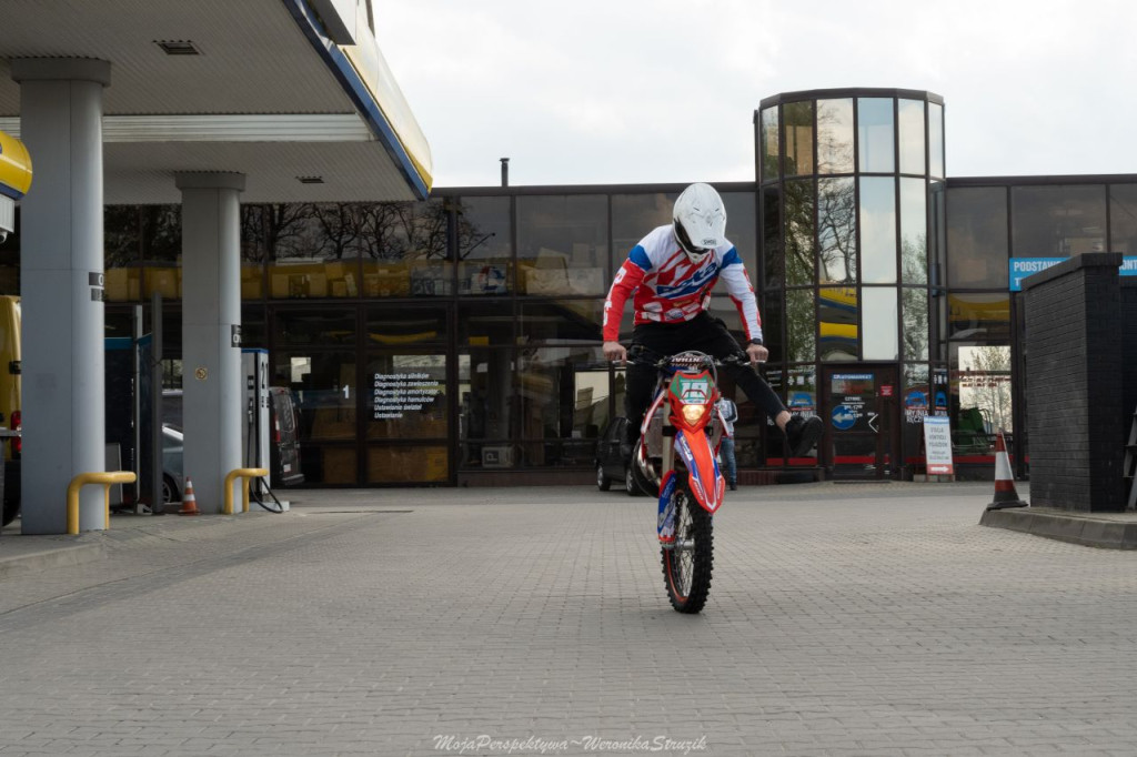 Zbierali pieniądze dla braci Broniewskich! Spot motoryzacyjny w Końskich [zdjęcia, wideo]