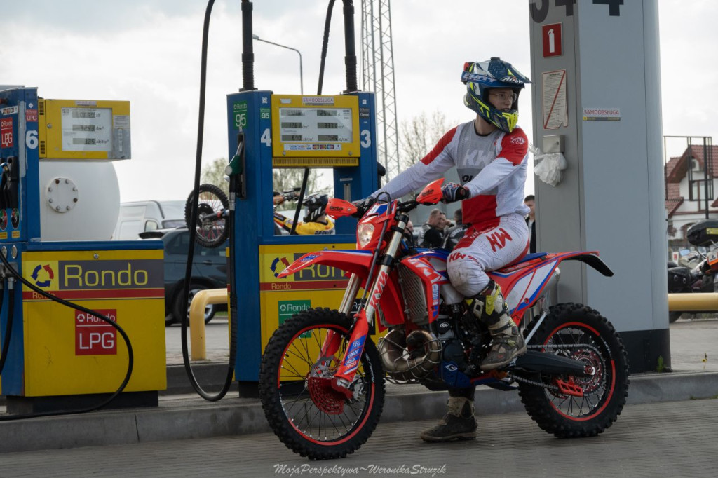 Zbierali pieniądze dla braci Broniewskich! Spot motoryzacyjny w Końskich [zdjęcia, wideo]