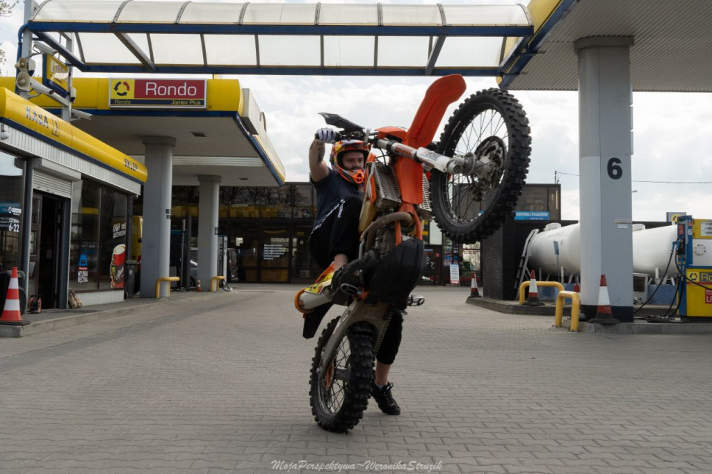 Zbierali pieniądze dla braci Broniewskich! Spot motoryzacyjny w Końskich [zdjęcia, wideo]