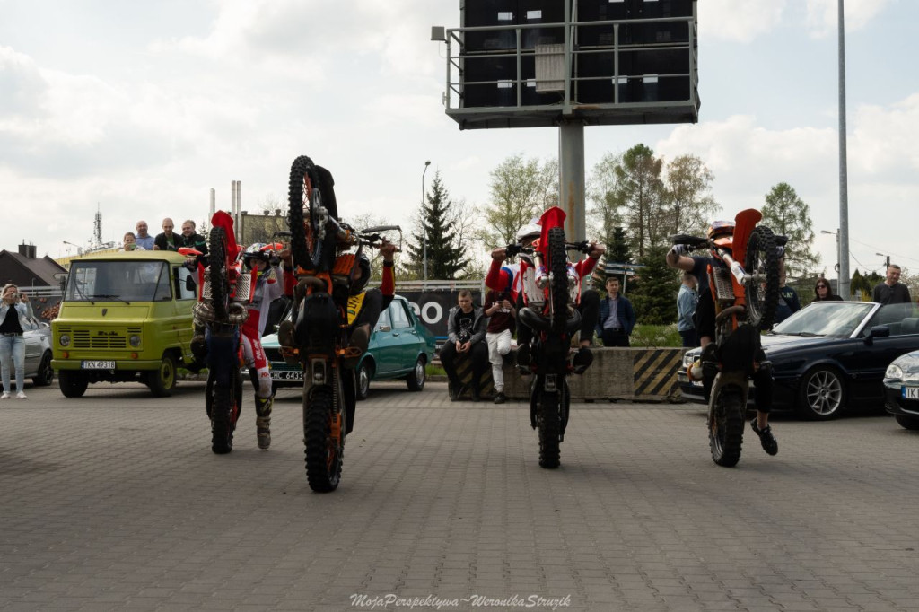 Zbierali pieniądze dla braci Broniewskich! Spot motoryzacyjny w Końskich [zdjęcia, wideo]