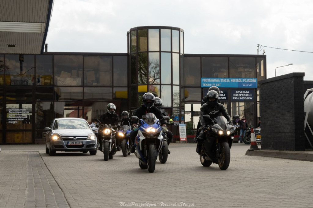 Zbierali pieniądze dla braci Broniewskich! Spot motoryzacyjny w Końskich [zdjęcia, wideo]