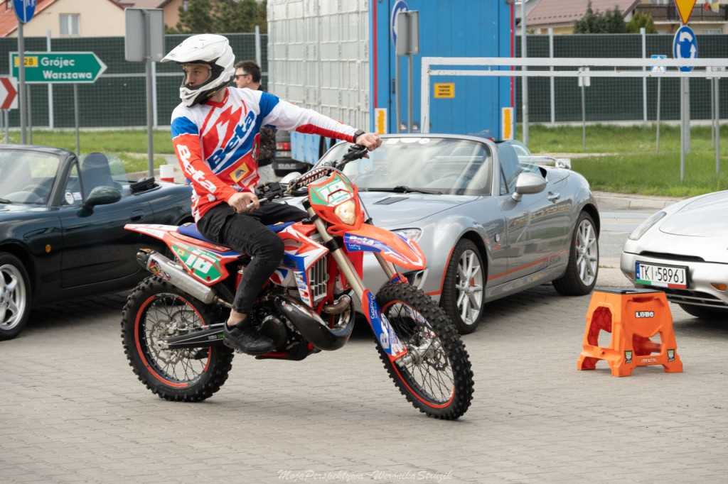 Zbierali pieniądze dla braci Broniewskich! Spot motoryzacyjny w Końskich [zdjęcia, wideo]