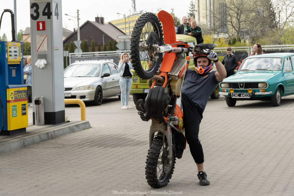 Zbierali pieniądze dla braci Broniewskich! Spot motoryzacyjny w Końskich [zdjęcia, wideo]