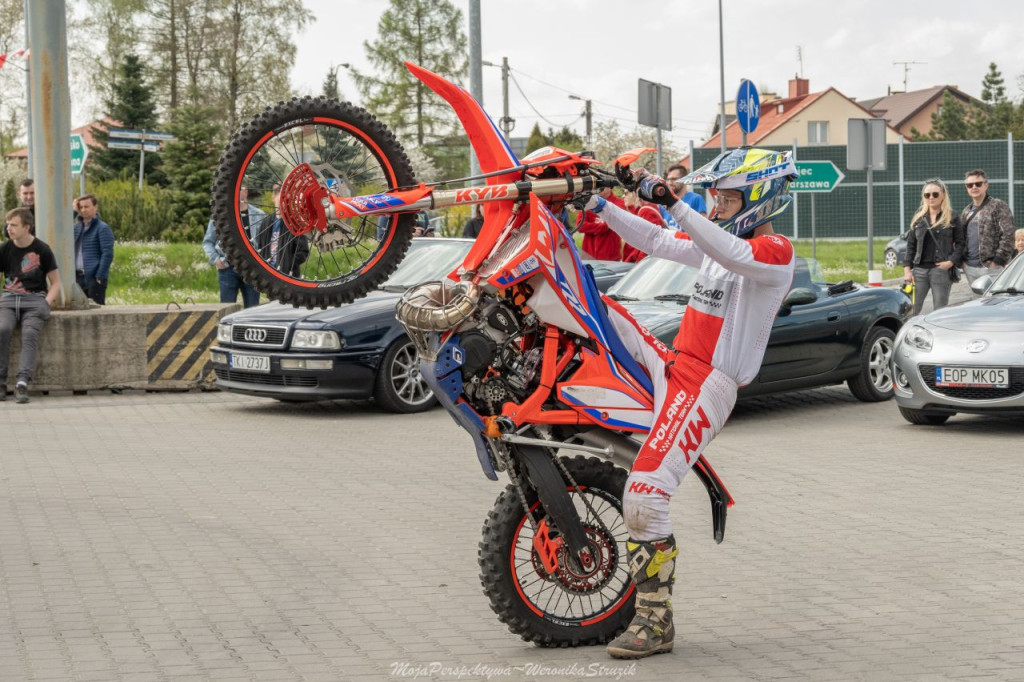 Zbierali pieniądze dla braci Broniewskich! Spot motoryzacyjny w Końskich [zdjęcia, wideo]