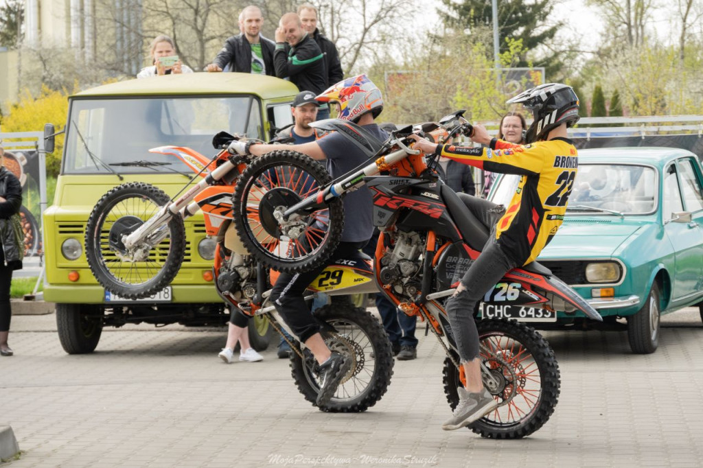 Zbierali pieniądze dla braci Broniewskich! Spot motoryzacyjny w Końskich [zdjęcia, wideo]