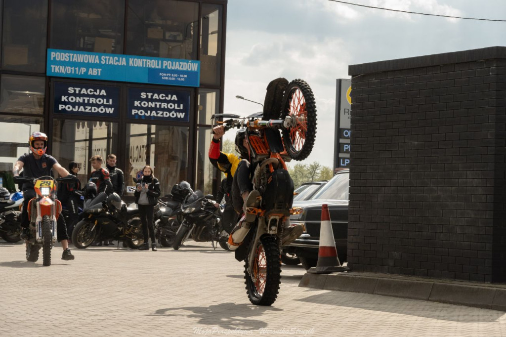 Zbierali pieniądze dla braci Broniewskich! Spot motoryzacyjny w Końskich [zdjęcia, wideo]