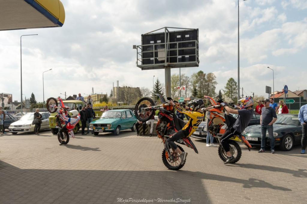 Zbierali pieniądze dla braci Broniewskich! Spot motoryzacyjny w Końskich [zdjęcia, wideo]