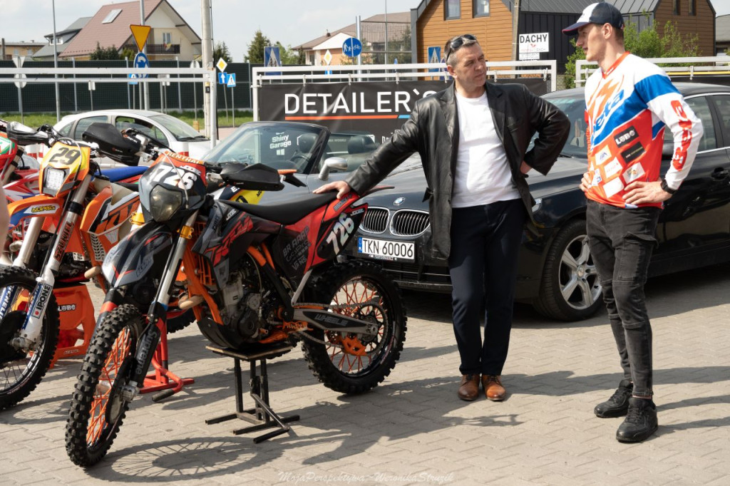 Zbierali pieniądze dla braci Broniewskich! Spot motoryzacyjny w Końskich [zdjęcia, wideo]