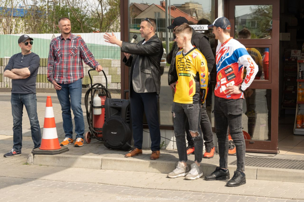 Zbierali pieniądze dla braci Broniewskich! Spot motoryzacyjny w Końskich [zdjęcia, wideo]