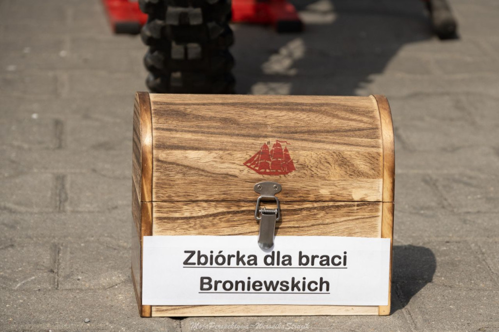 Zbierali pieniądze dla braci Broniewskich! Spot motoryzacyjny w Końskich [zdjęcia, wideo]