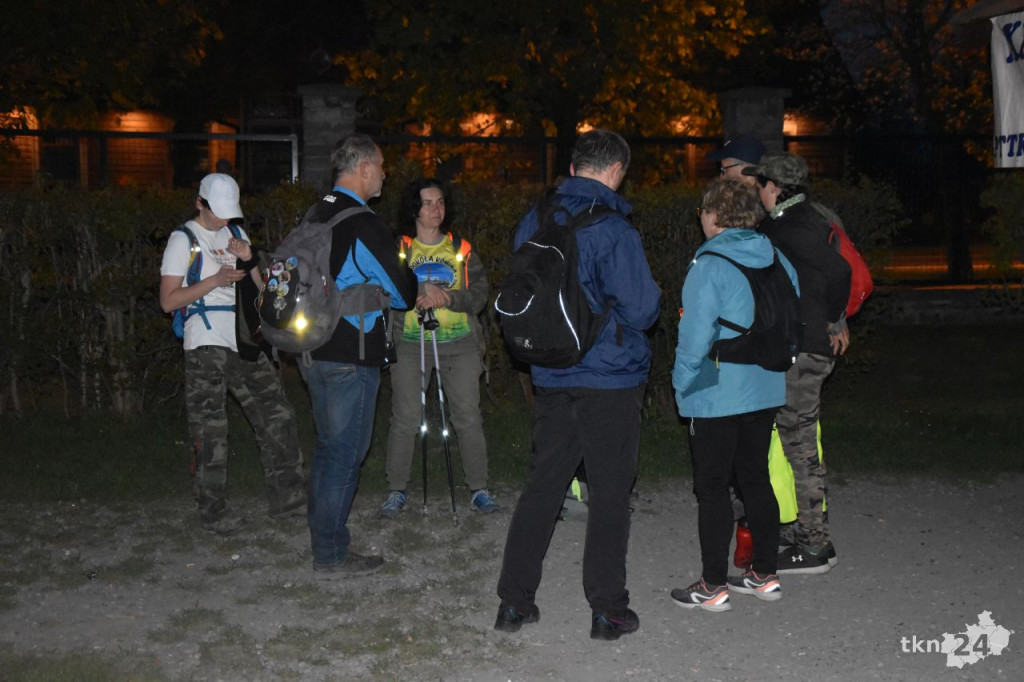 Piechurzy po raz 25 wyruszyli na trasę Nocnej Majówki [wideo, zdjęcia]