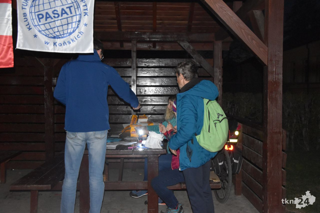 Piechurzy po raz 25 wyruszyli na trasę Nocnej Majówki [wideo, zdjęcia]