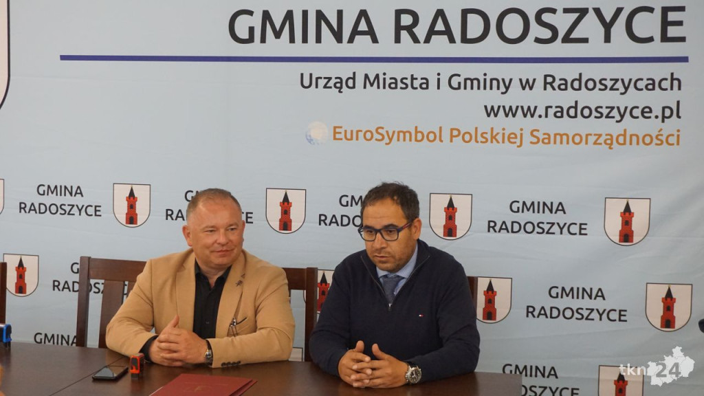 Radoszyce: Ruszają budowy sal gimnastycznych i termomodernizacje szkół! [wideo, zdjęcia]