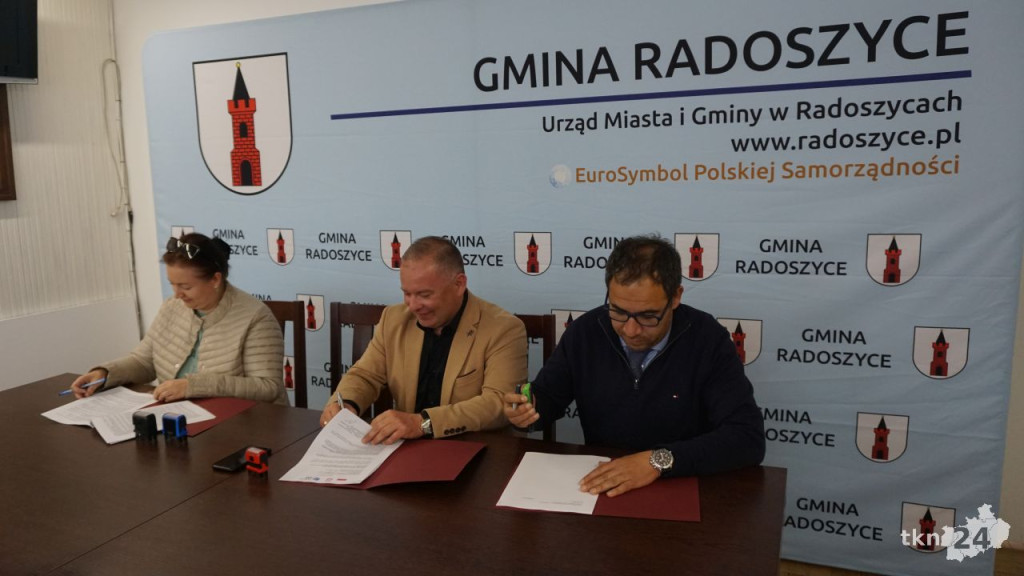 Radoszyce: Ruszają budowy sal gimnastycznych i termomodernizacje szkół! [wideo, zdjęcia]
