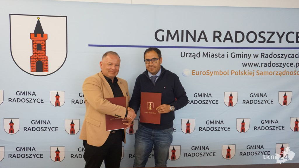 Radoszyce: Ruszają budowy sal gimnastycznych i termomodernizacje szkół! [wideo, zdjęcia]