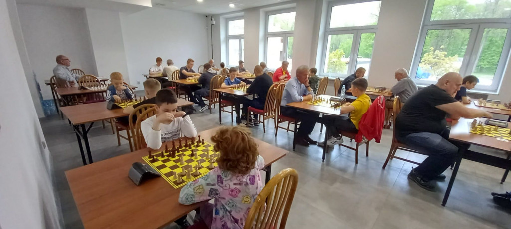 Szachowe zmagania w Końskich. Najlepszy Włodzimierz Grabowski [zdjęcia]
