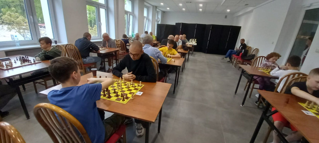 Szachowe zmagania w Końskich. Najlepszy Włodzimierz Grabowski [zdjęcia]