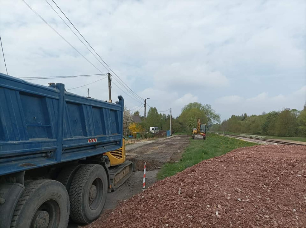 Wiosenne przebudowy dróg i przejść dla pieszych w gminie Końskie [zdjęcia]
