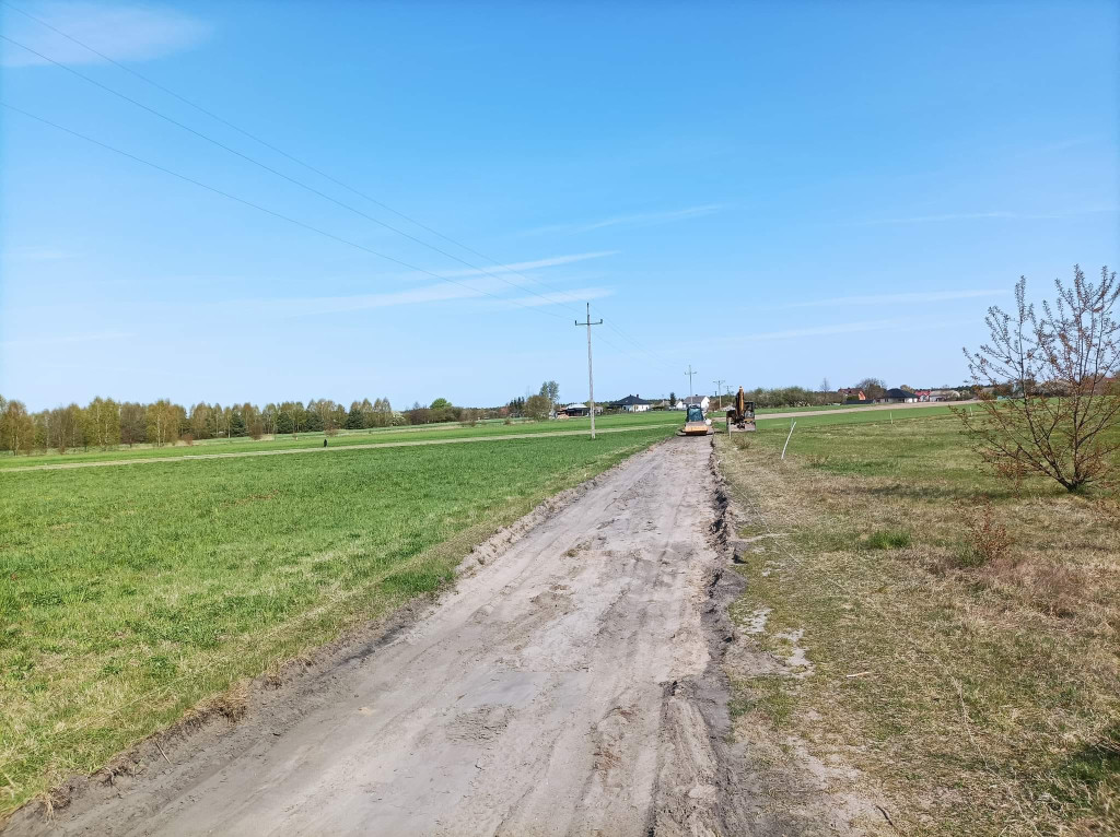 Wiosenne przebudowy dróg i przejść dla pieszych w gminie Końskie [zdjęcia]