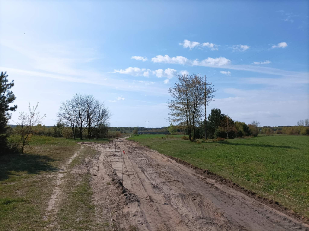 Wiosenne przebudowy dróg i przejść dla pieszych w gminie Końskie [zdjęcia]