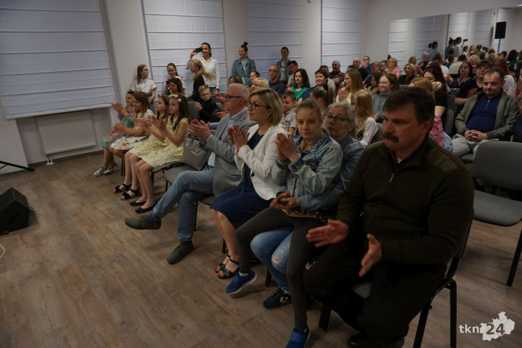 Licytacje dobroczynne dla uczniów z Pomykowa [wideo, zdjęcia]