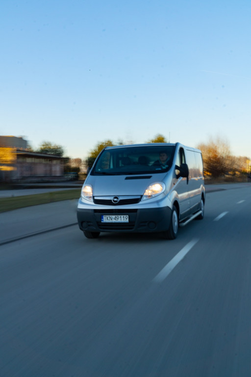 Wypożyczalnia samochodów dostawczych i 9-osobowych Końskie. Usługi transportowe [wideo, zdjęcia]