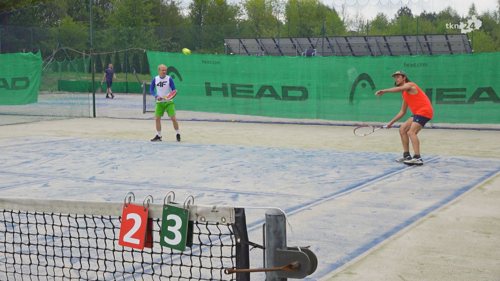 Deblowe zmagania podczas tenisowego Red Bridge Cup [wideo, zdjęcia]
