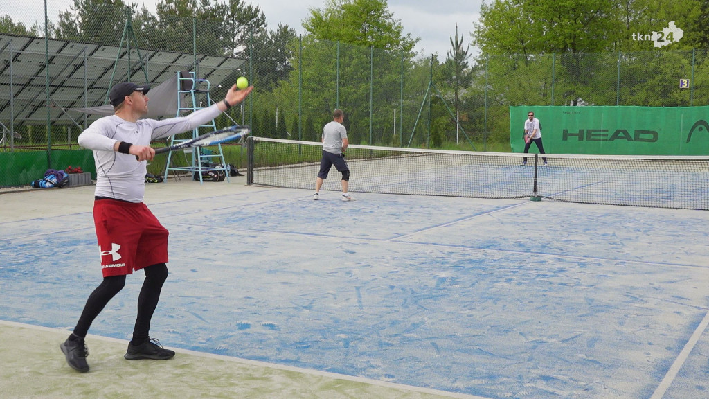 Deblowe zmagania podczas tenisowego Red Bridge Cup [wideo, zdjęcia]