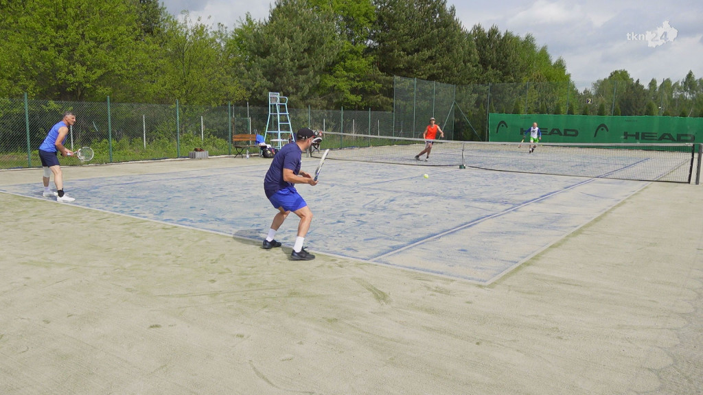 Deblowe zmagania podczas tenisowego Red Bridge Cup [wideo, zdjęcia]