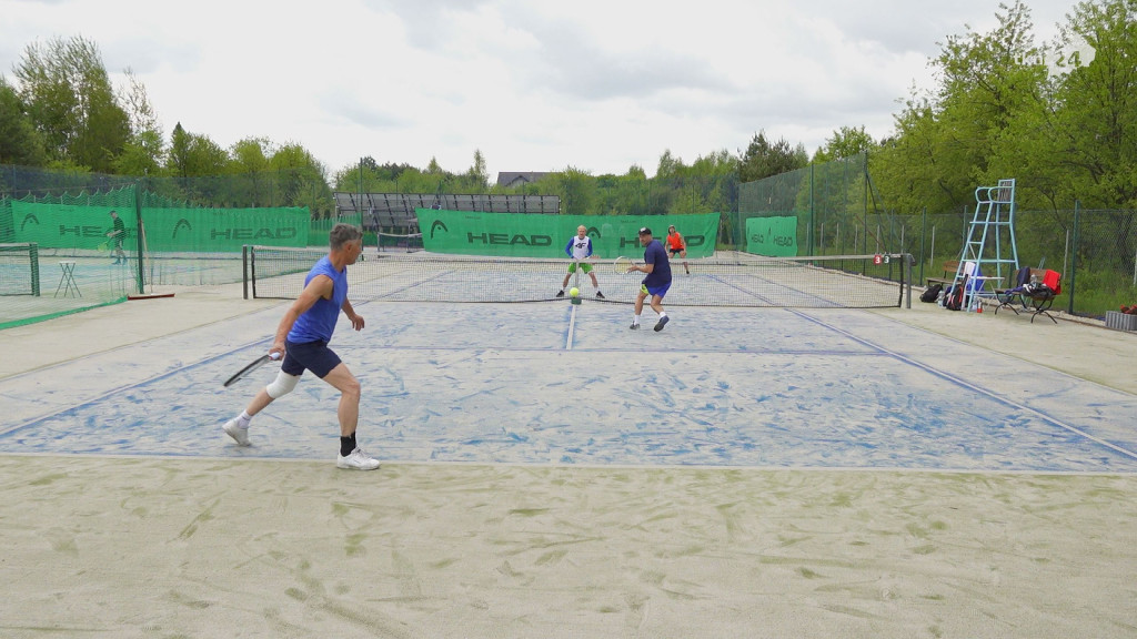 Deblowe zmagania podczas tenisowego Red Bridge Cup [wideo, zdjęcia]
