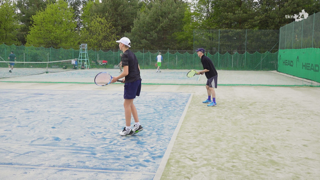 Deblowe zmagania podczas tenisowego Red Bridge Cup [wideo, zdjęcia]