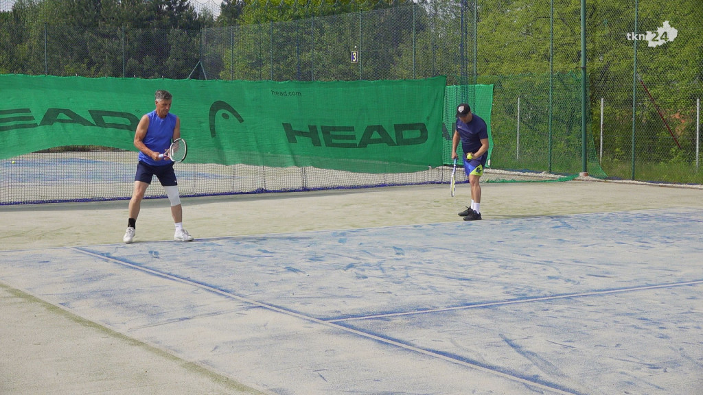 Deblowe zmagania podczas tenisowego Red Bridge Cup [wideo, zdjęcia]