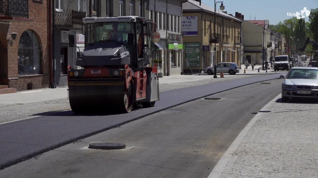 Asfalt na Piłsudskiego już jest. Niebawem przejedziemy nową ulicą [wideo, zdjęcia]