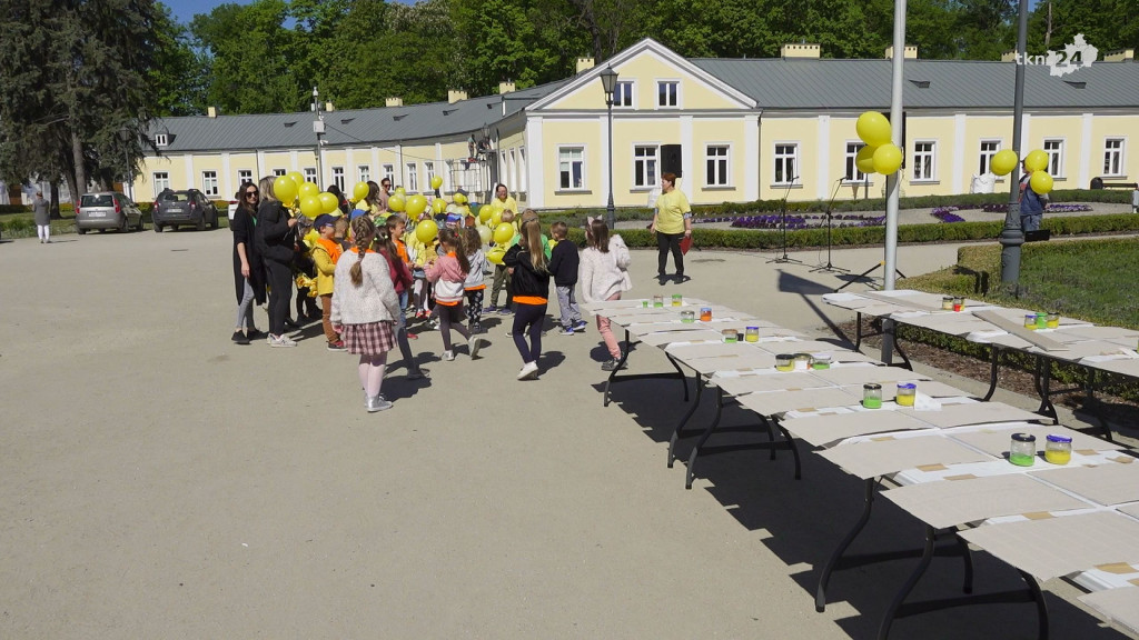 Uświadamiali o opiece hospicyjnej. Za nami I Marsz Żonkili w Końskich [wideo, zdjęcia]