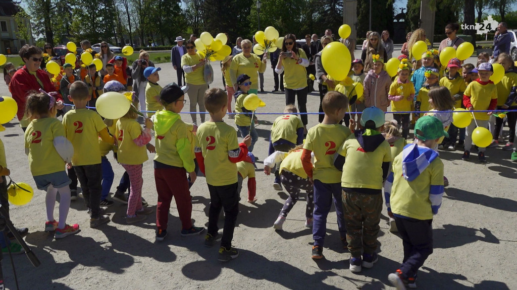 Uświadamiali o opiece hospicyjnej. Za nami I Marsz Żonkili w Końskich [wideo, zdjęcia]